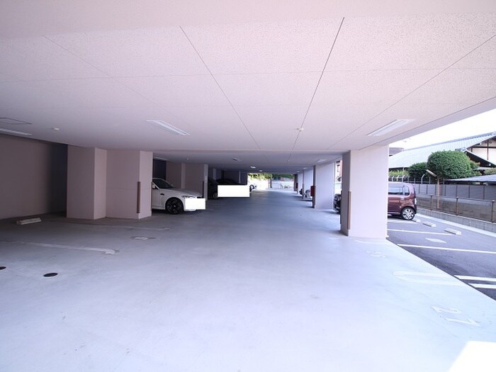 物件外観写真4　(駐車場)