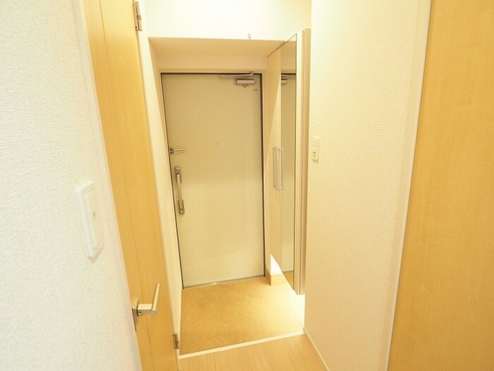 物件内観写真13　(玄関)