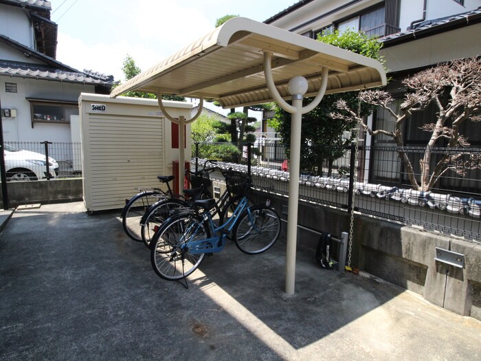 物件外観写真4　(駐輪場)