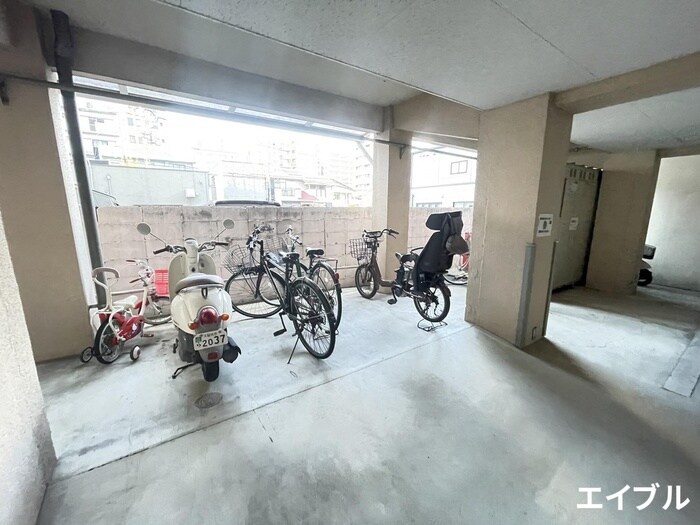 物件外観写真3　(駐輪場)