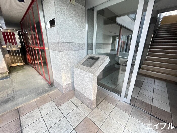 物件外観写真4　(エントランス部分)