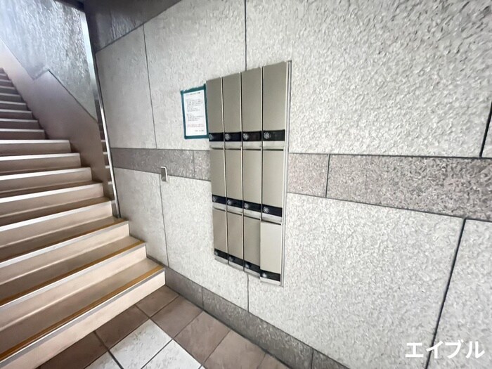 物件外観写真5　(エントランス部分)