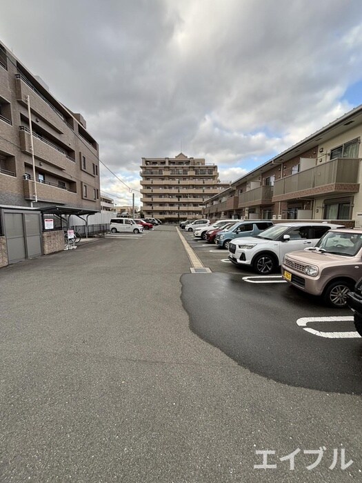 物件外観写真5　(駐車場)