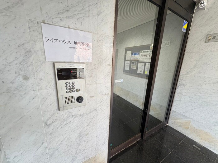 物件外観写真4　(エントランス部分)