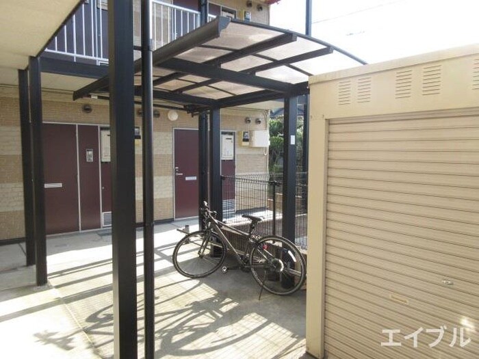 物件外観写真2　(駐輪場)