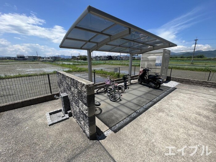 物件外観写真4　(駐輪場)