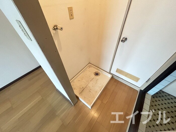 物件内観写真15　(洗濯機置場)