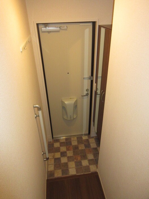 物件内観写真7　(玄関)