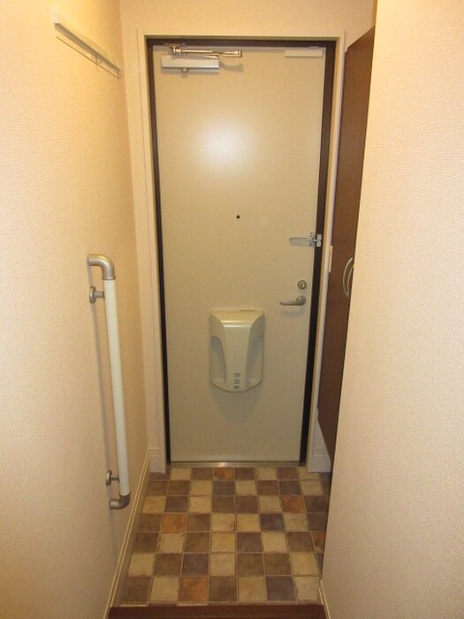物件内観写真7　(玄関)