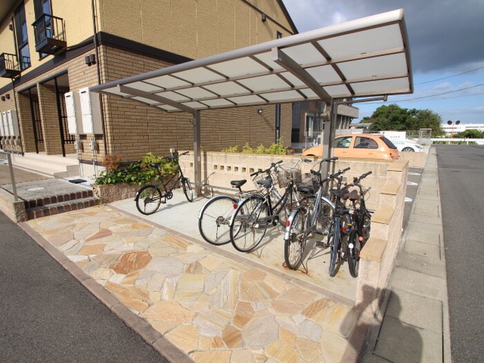 物件外観写真3　(駐輪場)