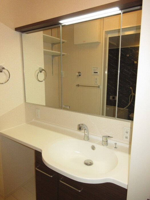 物件内観写真11　(洗面)