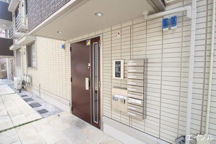 物件外観写真3　(エントランス部分)