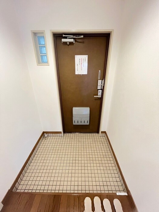 物件内観写真11　(玄関)