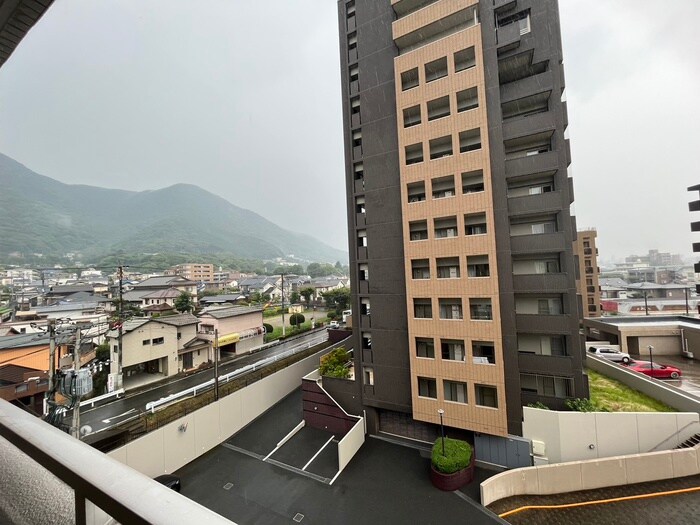 物件内観写真12　(室内からの展望)