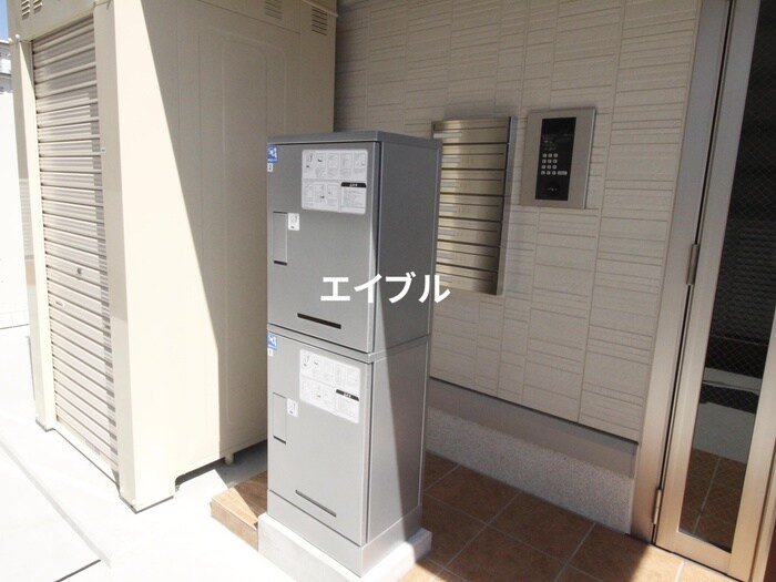 物件外観写真2　(エントランス部分)