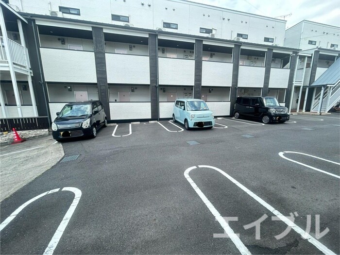 物件外観写真4　(駐車場)