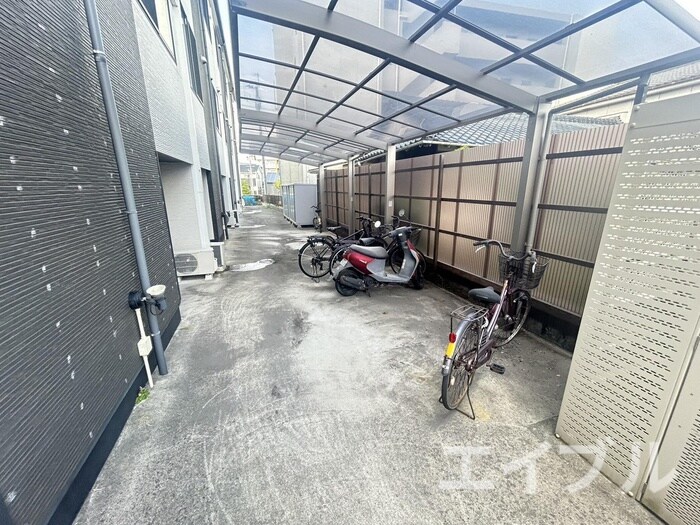 物件外観写真5　(駐輪場)