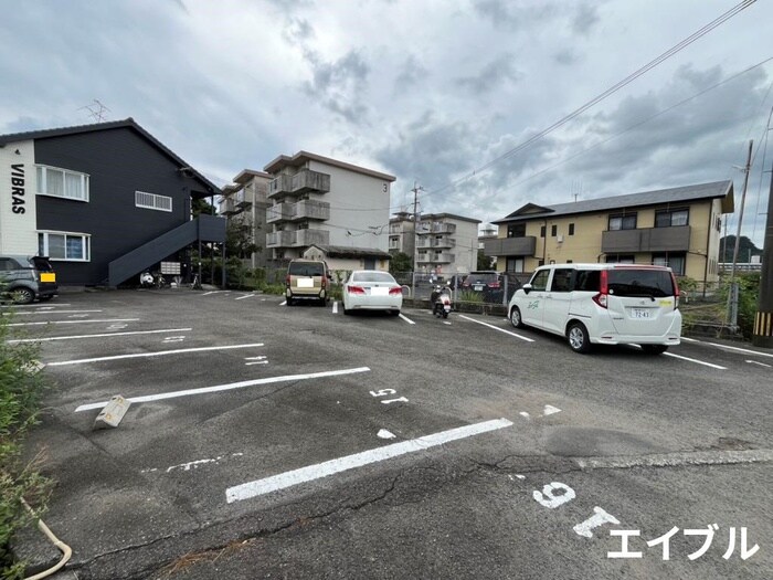 物件外観写真4　(駐車場)