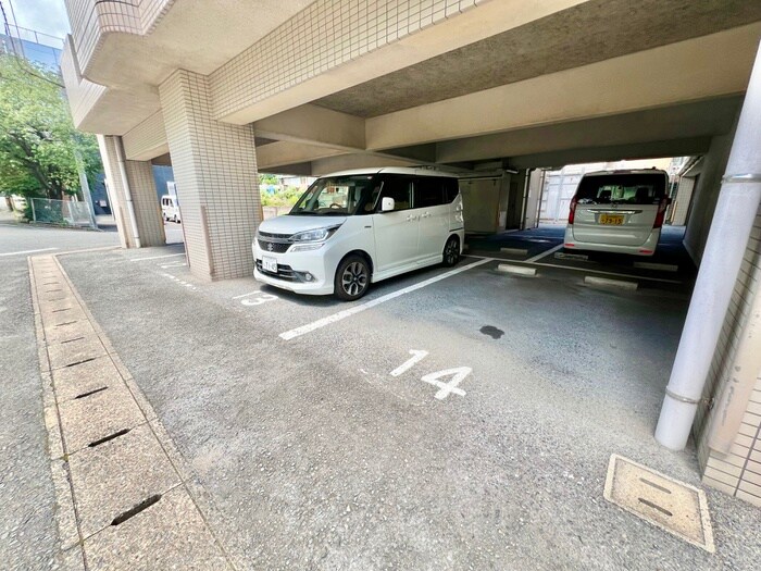物件外観写真2　(駐車場)