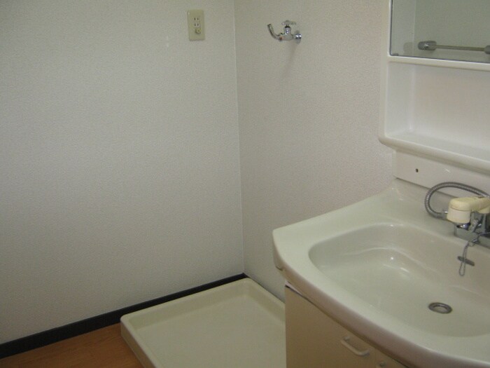 物件内観写真15　(洗濯機置場)