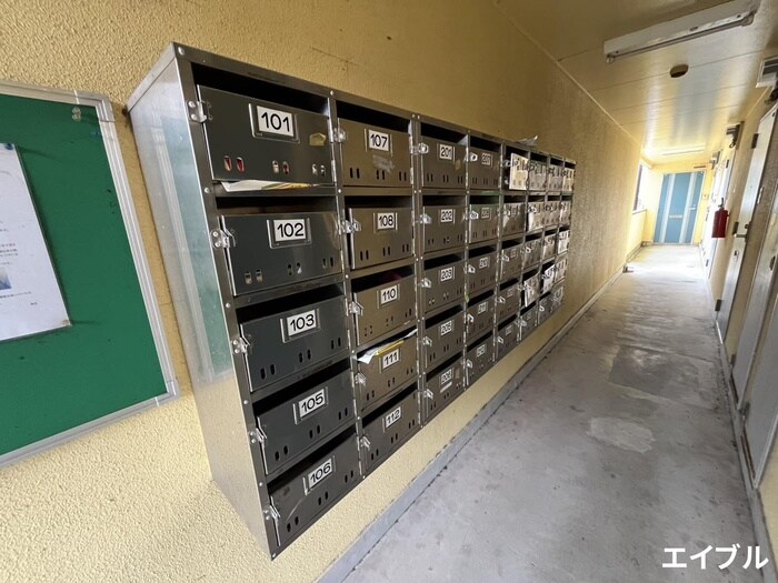 物件外観写真6　(エントランス部分)