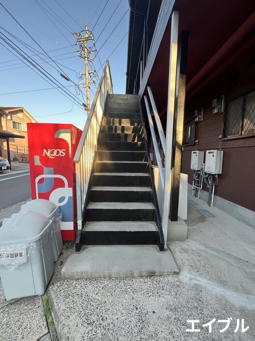 物件外観写真5　(エントランス部分)