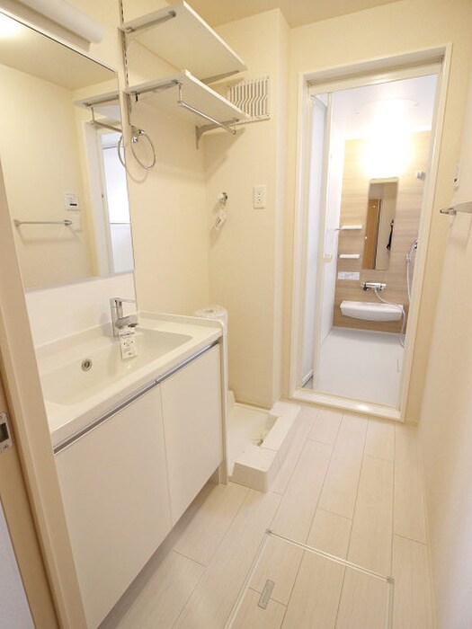 物件内観写真16　(洗濯機置場)