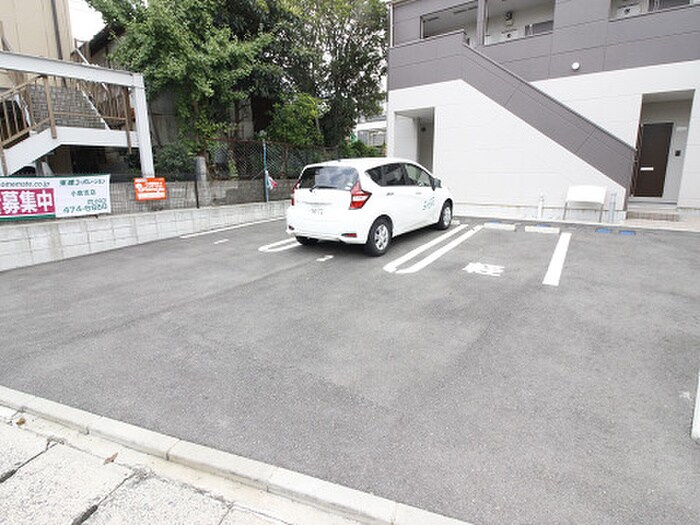 物件外観写真2　(駐車場)