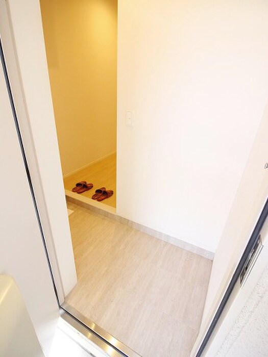 物件内観写真8　(玄関)