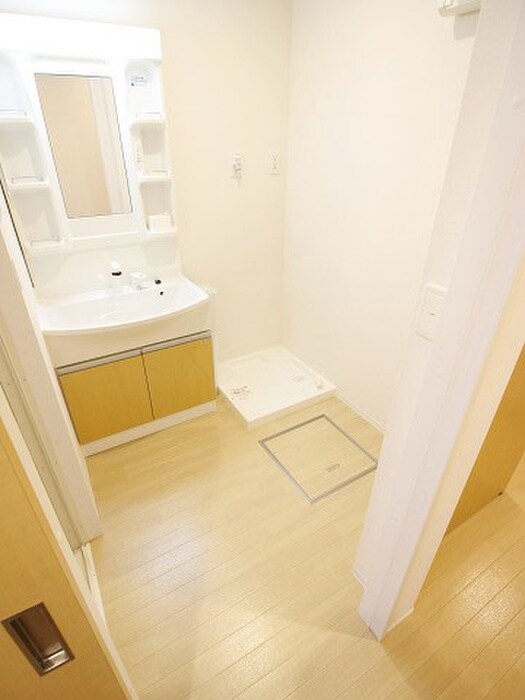 物件内観写真15　(洗濯機置場)