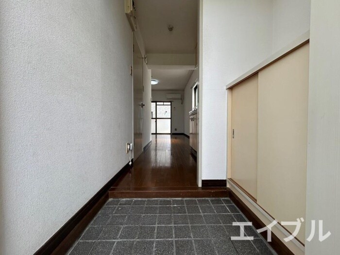 物件内観写真9　(玄関)