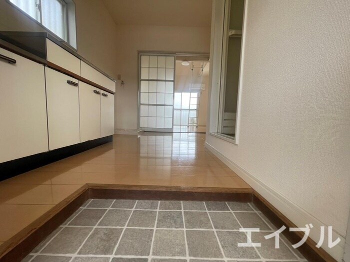 物件内観写真11　(玄関)