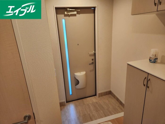 物件内観写真14　(玄関)