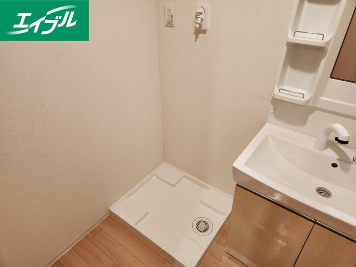 物件内観写真16　(洗濯機置場)