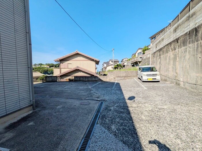 物件外観写真2　(駐車場)