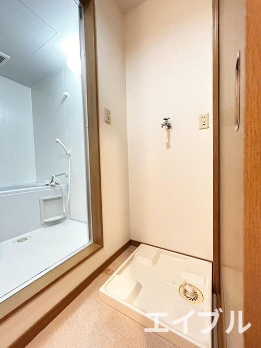 物件内観写真9　(洗濯機置場)