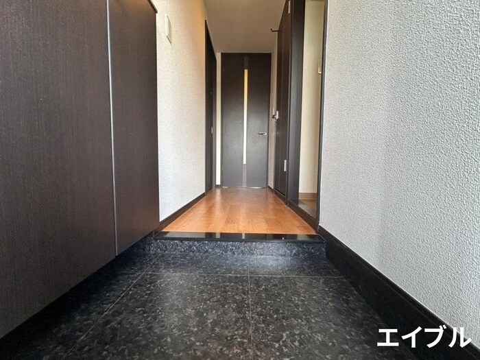 物件内観写真5　(玄関)