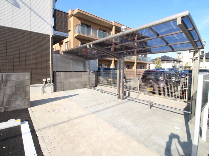 物件外観写真3　(駐輪場)