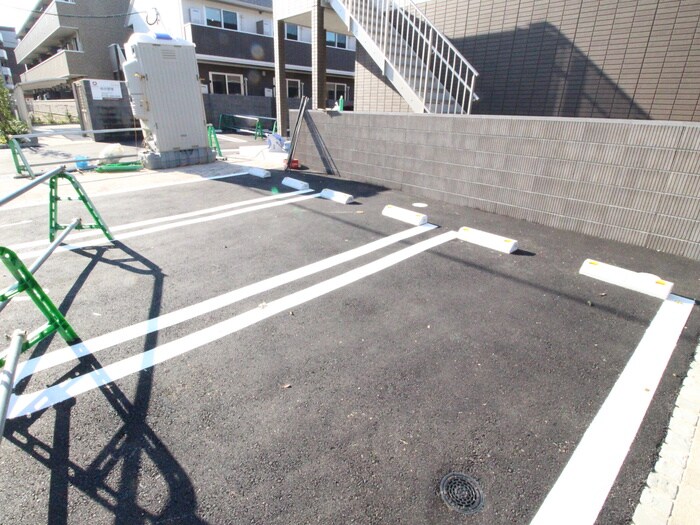 物件外観写真4　(駐車場)