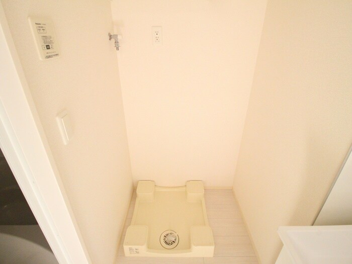 物件内観写真15　(洗濯機置場)