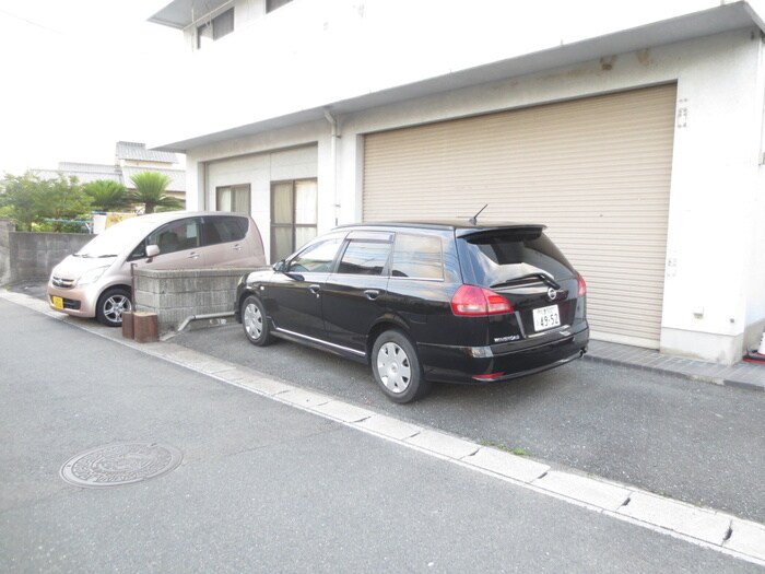 物件外観写真3　(駐車場)