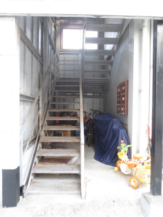 物件外観写真4　(エントランス部分)