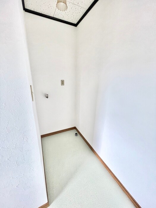 物件内観写真13　(洗濯機置場)