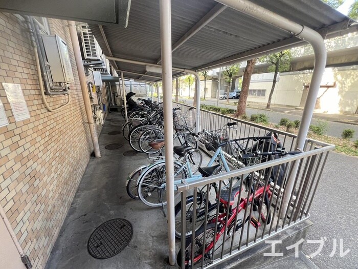 物件外観写真3　(駐輪場)
