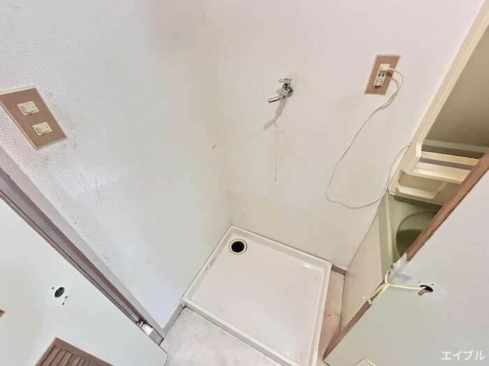 物件内観写真10　(洗濯機置場)