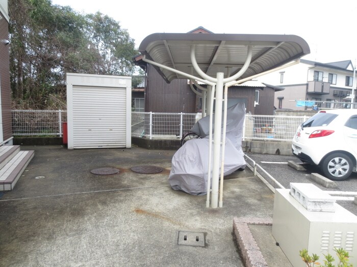 物件外観写真3　(駐輪場)