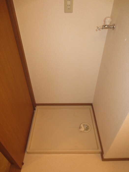 物件内観写真8　(洗濯機置場)