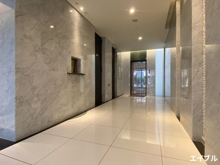 物件外観写真4　(エントランス部分)