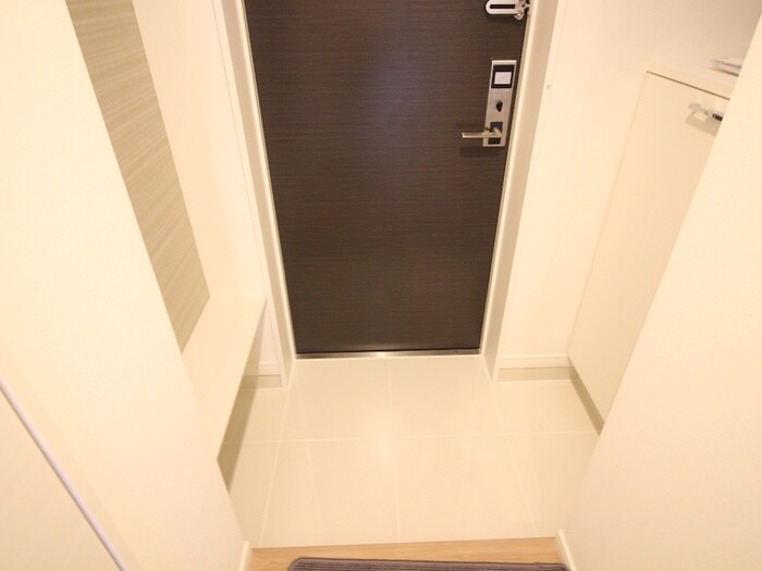 物件内観写真10　(玄関)