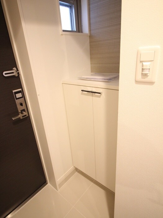 物件内観写真13　(玄関)